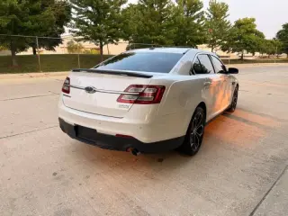 Ford Taurus 2016