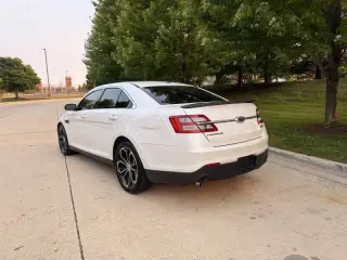 Ford Taurus 2016