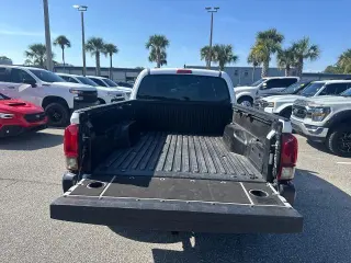 Toyota Tacoma 2018 4x2 SR 4dr con cabina de 6.1 pies de largo