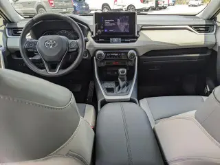 Toyota RAV4 2024 AWD XLE Premium 4dr SUV