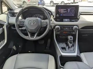 Toyota RAV4 2024 AWD XLE Premium 4dr SUV