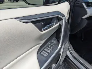 Toyota RAV4 2024 AWD XLE Premium 4dr SUV