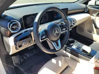 Mercedes-Benz Clase A 2020 A 220 4dr Sedán