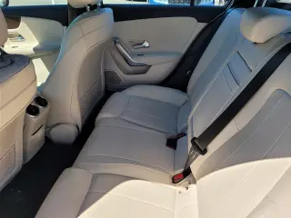 Mercedes-Benz Clase A 2020 A 220 4dr Sedán