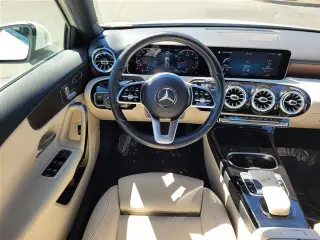 Mercedes-Benz Clase A 2020 A 220 4dr Sedán