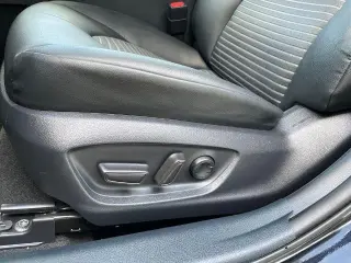 Toyota Camry 2024 con tracción en las cuatro ruedas SE 4dr Sedan