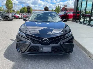 Toyota Camry 2024 con tracción en las cuatro ruedas SE 4dr Sedan
