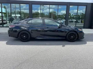 Toyota Camry 2024 con tracción en las cuatro ruedas SE 4dr Sedan