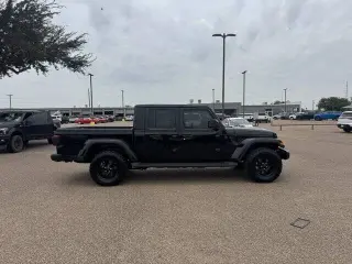 2025 Jeep Gladiator