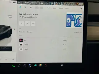 Tesla Model Y 2023 AWD Performance 4dr Crossover