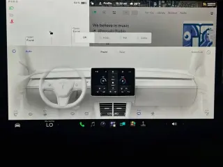 Tesla Model Y 2023 AWD Performance 4dr Crossover