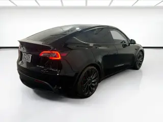 Tesla Model Y 2023 AWD Performance 4dr Crossover