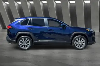 Toyota RAV4 2025 AWD XLE Premium 4dr SUV