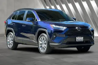 Toyota RAV4 2025 AWD XLE Premium 4dr SUV