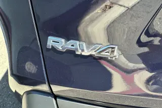 Toyota RAV4 2025 AWD XLE Premium 4dr SUV