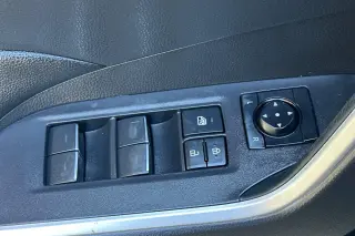 Toyota RAV4 2025 AWD XLE Premium 4dr SUV