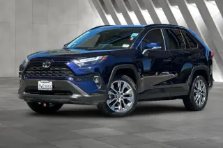 Toyota RAV4 2025 AWD XLE Premium 4dr SUV