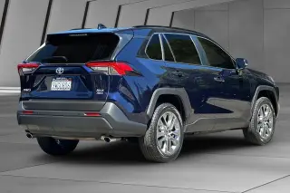 Toyota RAV4 2025 AWD XLE Premium 4dr SUV