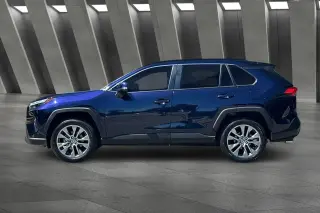 Toyota RAV4 2025 AWD XLE Premium 4dr SUV