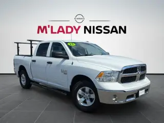 Ram 1500 Classic 2023 4x4 Tradesman 4dr Crew Cab 5.5 ft. SB Pickup