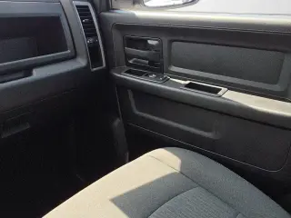 Ram 1500 Classic 2023 4x4 Tradesman 4dr Crew Cab 5.5 ft. SB Pickup