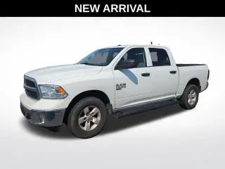 Ram 1500 Classic 2023 4x4 Tradesman 4dr Cabina Crew Camión 5.5 ft. SB