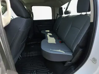 Ram 1500 Classic 2023 4x4 Tradesman 4dr Cabina Crew Camión 5.5 ft. SB