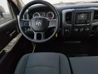 Ram 1500 Classic 2023 4x4 Tradesman 4dr Cabina Crew Camión 5.5 ft. SB