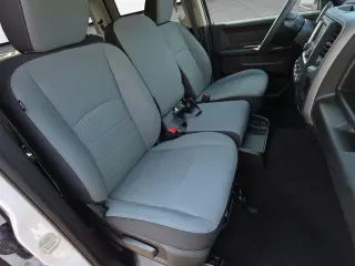 Ram 1500 Classic 2023 4x4 Tradesman 4dr Cabina Crew Camión 5.5 ft. SB