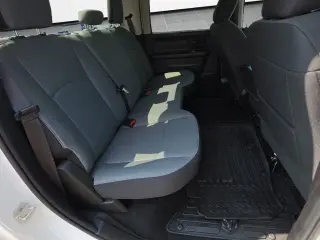 Ram 1500 Classic 2023 4x4 Tradesman 4dr Cabina Crew Camión 5.5 ft. SB