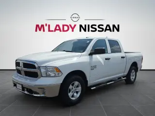 Ram 1500 Classic 2023 4x4 Tradesman 4dr Cabina Crew Camión 5.5 ft. SB