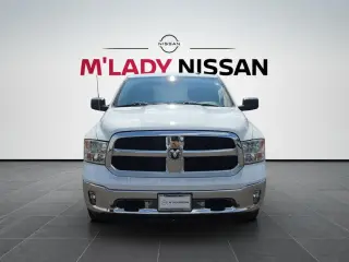 Ram 1500 Classic 2023 4x4 Tradesman 4dr Cabina Crew Camión 5.5 ft. SB