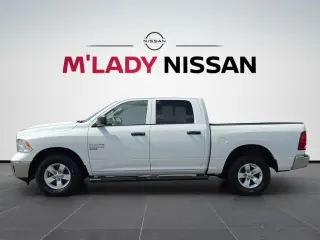 Ram 1500 Classic 2023 4x4 Tradesman 4dr Cabina Crew Camión 5.5 ft. SB