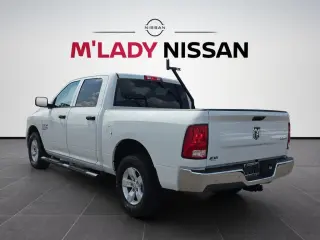 Ram 1500 Classic 2023 4x4 Tradesman 4dr Cabina Crew Camión 5.5 ft. SB