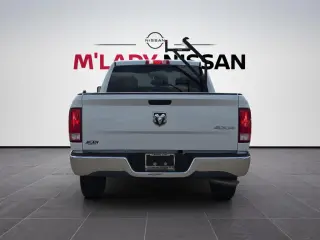 Ram 1500 Classic 2023 4x4 Tradesman 4dr Cabina Crew Camión 5.5 ft. SB