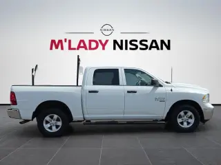 Ram 1500 Classic 2023 4x4 Tradesman 4dr Cabina Crew Camión 5.5 ft. SB