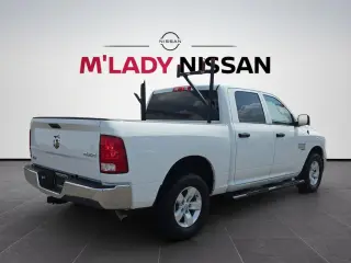 Ram 1500 Classic 2023 4x4 Tradesman 4dr Cabina Crew Camión 5.5 ft. SB