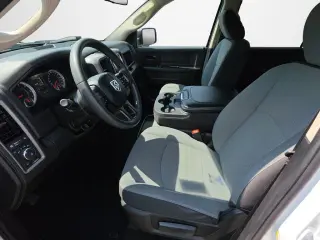 Ram 1500 Classic 2023 4x4 Tradesman 4dr Cabina Crew Camión 5.5 ft. SB