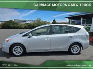 Toyota Prius v del año 2012