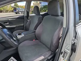 Toyota Prius v del año 2012