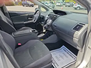 Toyota Prius v del año 2012