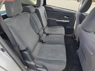 Toyota Prius v del año 2012