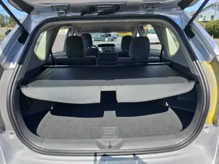 Toyota Prius v del año 2012