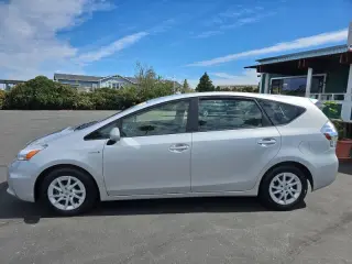 Toyota Prius v del año 2012