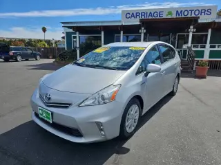 Toyota Prius v del año 2012
