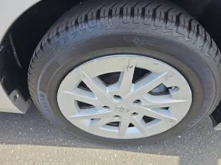 Toyota Prius v del año 2012