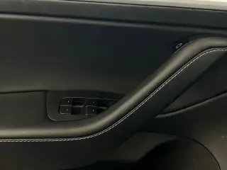 Tesla Model 3 2023 AWD Performance 4dr Sedán