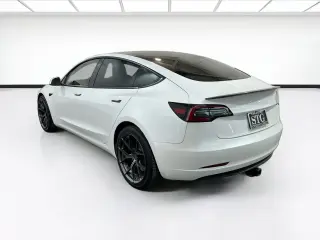 Tesla Model 3 2022 4dr Sedán