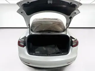 Tesla Modelo 3 2024 4 puertas Sedán