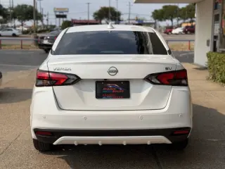 Nissan Versa 2024